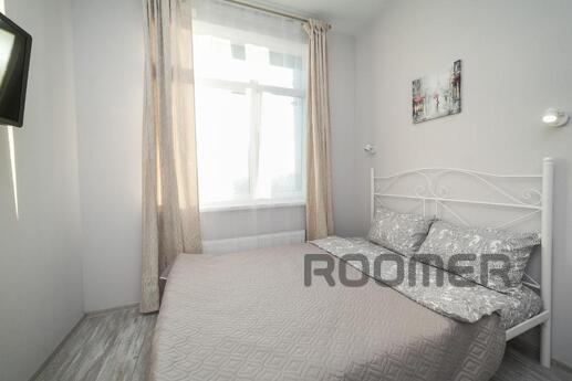 Оснащение: 
-Телевизор
-Кухонная зона
 -Холодильник 
-Электр