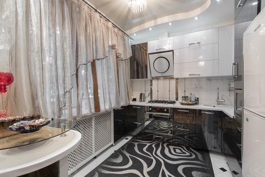 Exquisite 2 bedroom apartment, Almaty - apartment by the day