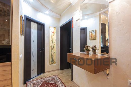 Exquisite 2 bedroom apartment, Almaty - apartment by the day