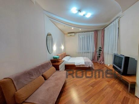 проспект Ивасюка дом 4 .Оболонь, Київ - квартира подобово