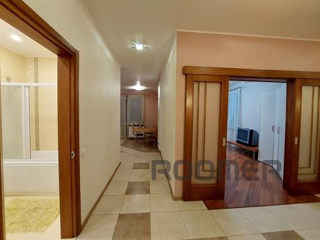 проспект Ивасюка дом 4 .Оболонь, Київ - квартира подобово