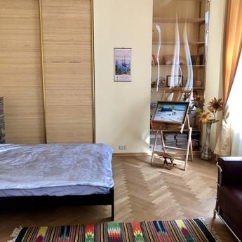Luxury 4 room apartment apartment, Odessa - apartment by the day