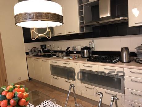 Luxury 4 room apartment apartment, Odessa - apartment by the day