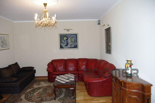 Rent 2-bedroom apartment VIP-level in Solomenskiy district. 