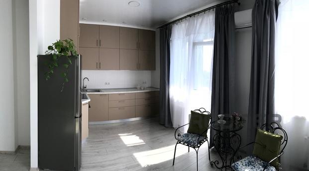 Cozy studio overlooking the city, Odessa - apartment by the day