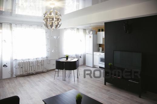 2-room studio in black and white, Yurga - apartment by the day