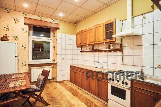 Romantic studio apartment in city center, Lviv - apartment by the day