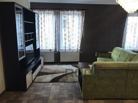 3-rooms. daily. Uzhhorod-pl. Sh. Petofi, Uzhhorod - apartment by the day