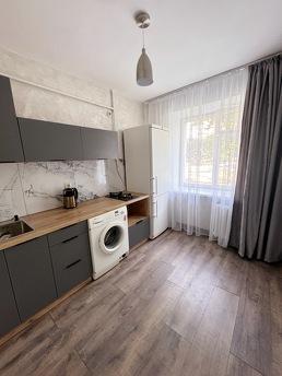 Lisoviy Avenue, Serts Institute, metro station, Kyiv - apartment by the day
