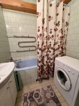 Метро Дарниця пішки 3 хв., Київ - квартира подобово