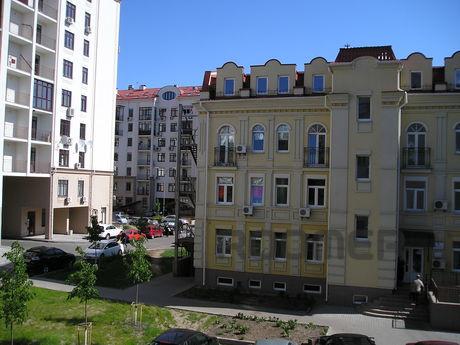 Современная 1-к квартира, Подол, кондиц., Киев - квартира посуточно