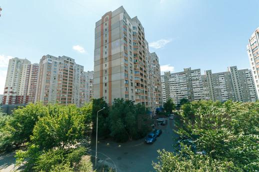 Large apartment on Urlovskaya street, Kyiv - apartment by the day
