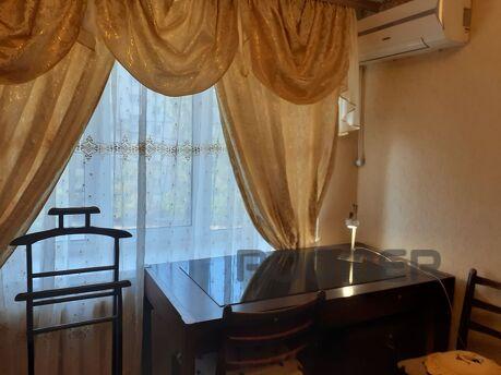 4-BR apartment with 3 bedrooms, Kyiv - apartment by the day