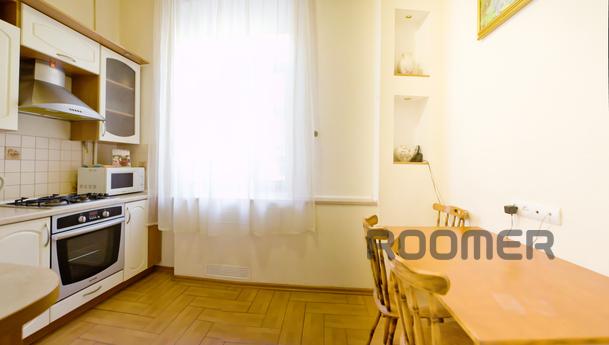 Cozy apartment in downtown Kiev for rent, Kyiv - apartment by the day