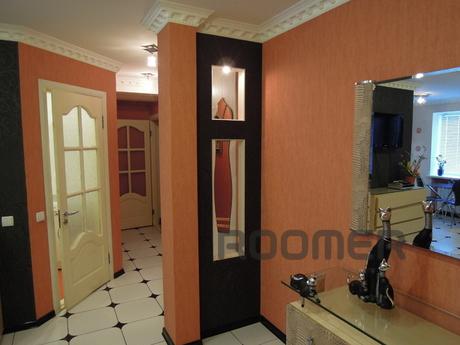 next to the railway station, Simferopol - apartment by the day