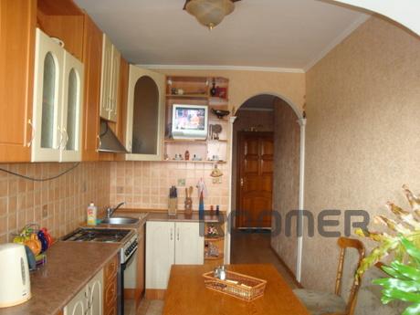 Rusanivka 1-bedroom, Kyiv - apartment by the day