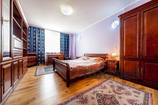 4 x bedroom first class m.Levoberezhnaya, Kyiv - apartment by the day