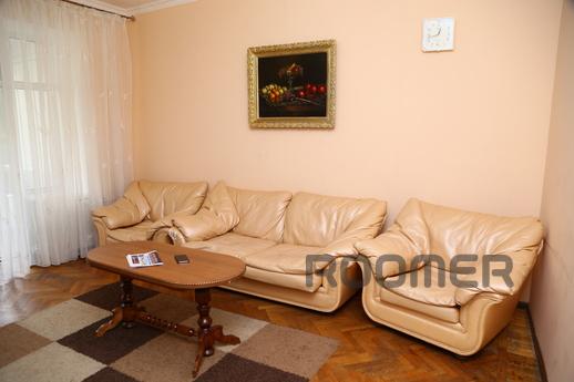 Cozy 2 bedroom apartment in the very center of Zaporozhye. B