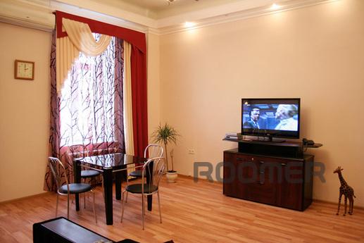 Chic 2-bedroom apartment in the center., Kyiv - apartment by the day
