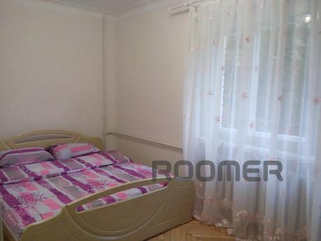 2k bright apartment in the quiet center, Kyiv - apartment by the day