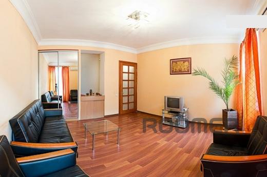 2k Gorky 25, Kyiv - apartment by the day