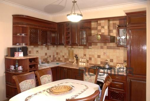 Apartment 'Luxe' in the Italian style, Poltava - apartment by the day