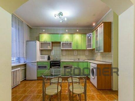 VIP apartment near the metro station Liv, Kyiv - apartment by the day