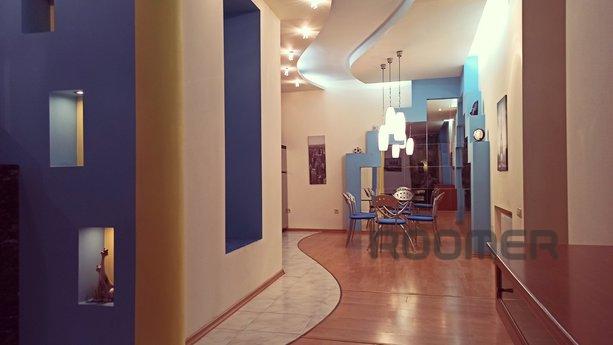 Center. 2 Bedrooms, Parking, Odessa - apartment by the day
