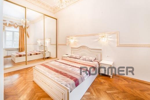 Luxurious one-bedroom apartment is located in the very cente