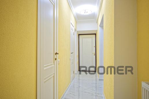3 комнатная в центре с парковкой, Одесса - квартира посуточно