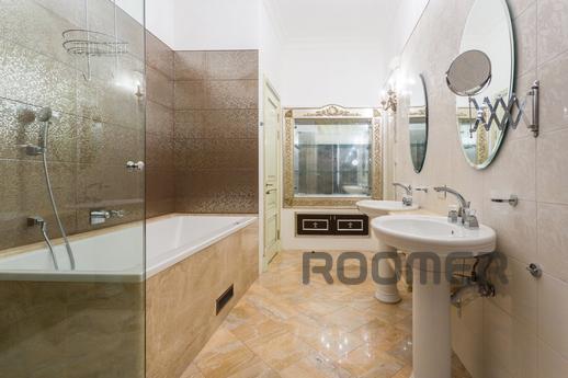 Luxury apartment with garden view, Saint Petersburg - apartment by the day