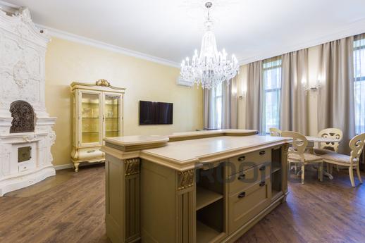 Luxury apartment with garden view, Saint Petersburg - apartment by the day