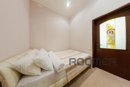 VIP apartments on Italian 33, Saint Petersburg - apartment by the day