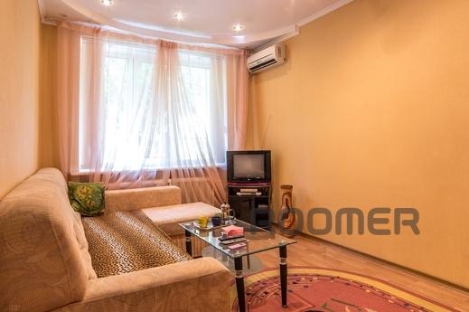 Cozy apartment 1 minute from metro, Kharkiv - apartment by the day