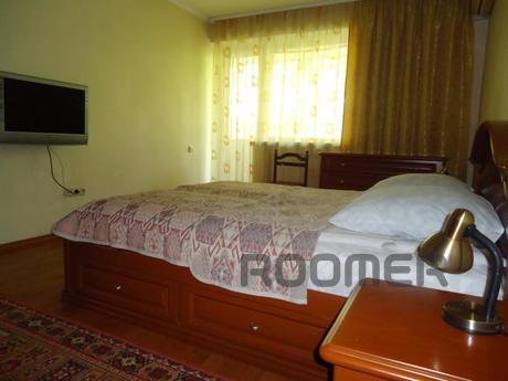 Apartment for rent in the quiet center, Dnipro (Dnipropetrovsk) - apartment by the day