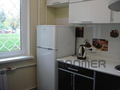 2k near metro Heroes of Labor renovated, Kharkiv - apartment by the day