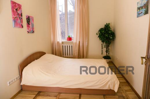 Cozy apartment in the center, Kyiv - apartment by the day