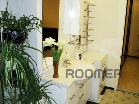 Luxury apartment near the train station, Odessa - apartment by the day