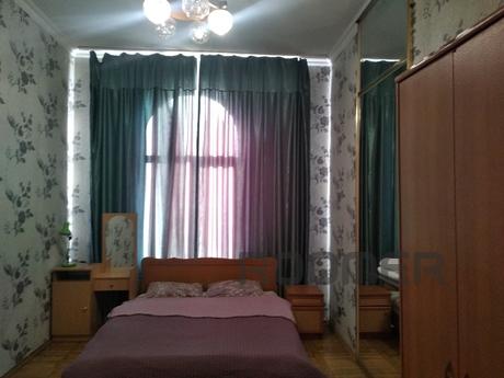 містка 4х кімнатна на Бессарабці, Київ - квартира подобово