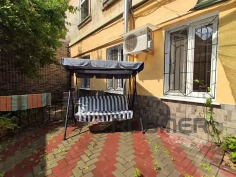 Large apartment in the center by the sea, Odessa - apartment by the day