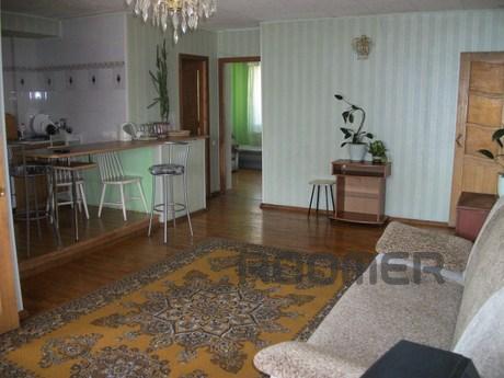 Excellent 4 bedroom apartment in the cen, Krasnoyarsk - apartment by the day