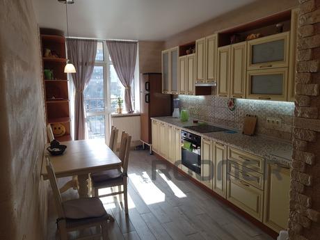 Lovely, clean and comfortable apartment with windows to the 