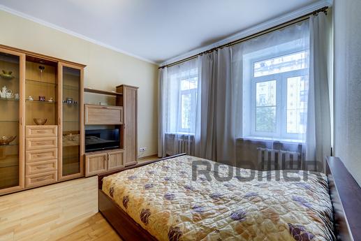 Spacious 2-bedroom apartment, Санкт-Петербург - квартира подобово