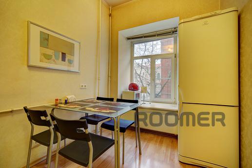 2-bedroom apartment on Rubinstein, Санкт-Петербург - квартира подобово