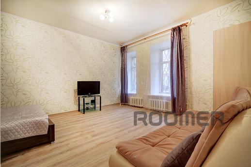 The apartment is on Kovensky Lane, Санкт-Петербург - квартира подобово