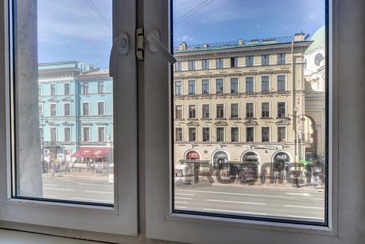 Apartment on Nevsky Prospekt, Saint Petersburg - apartment by the day
