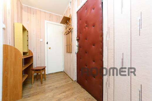 Well-kept, clean apartment near metro st, Kyiv - apartment by the day