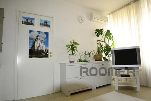 Большая 3-комнатная квартира посуточно, Екатеринбург - квартира посуточно