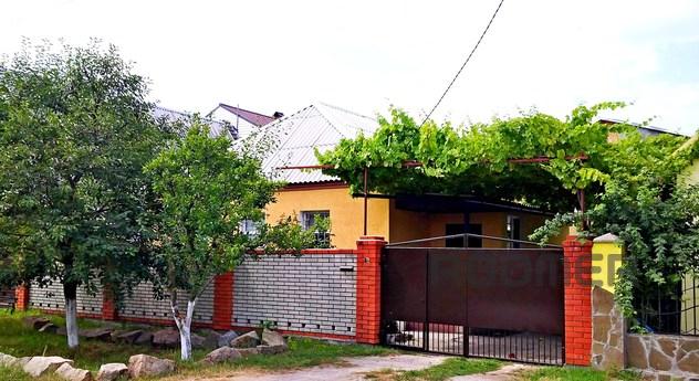 House by the sea in Berdyansk with all the amenities, no sha