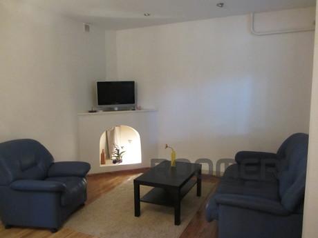 Просторная 3-х комн кв-ра в Центре, Краснодар - квартира посуточно